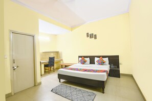 Egyptian cotton sheets, premium bedding, in-room safe, free WiFi - Fabhotel Av Residency (Noida)