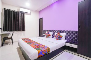 Kamar Deluks | Seprai katun Mesir, seprai premium, brankas, dan Wi-Fi gratis
