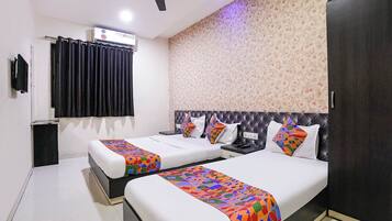 Egyptian cotton sheets, premium bedding, in-room safe, free WiFi