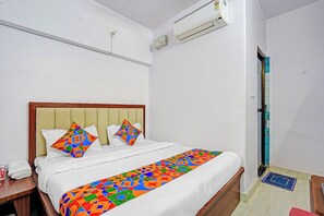 Deluxe Room | Egyptian cotton sheets, premium bedding, in-room safe, free WiFi - FabHotel Tirth Comfort Stays - 800 m from Kashi Vishwanath Temple (Varanasi)