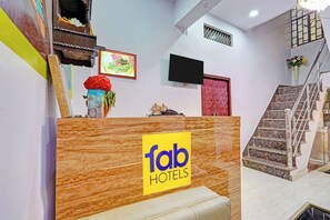 Reception - FabHotel Tirth Comfort Stays - 800 m from Kashi Vishwanath Temple (Varanasi)