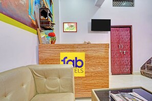 Reception - FabHotel Tirth Comfort Stays - 800 m from Kashi Vishwanath Temple (Varanasi)