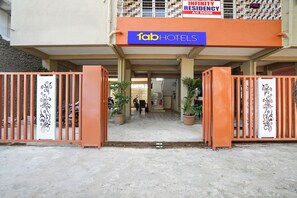 Property entrance - Fabhotel Infinity Residency (Pune)