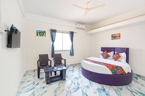 Egyptian cotton sheets, premium bedding, in-room safe, free WiFi - Fabhotel Infinity Residency (Pune)