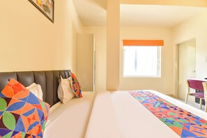 Egyptian cotton sheets, premium bedding, in-room safe, free WiFi - Fabhotel Mansarovar Retreat (Jaipur)