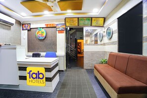 Reception - Fabhotel Beach Stay Home (Chennai)