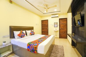 Deluxe Room | Egyptian cotton sheets, premium bedding, in-room safe, free WiFi - Fabhotel Beach Stay Home (Chennai)