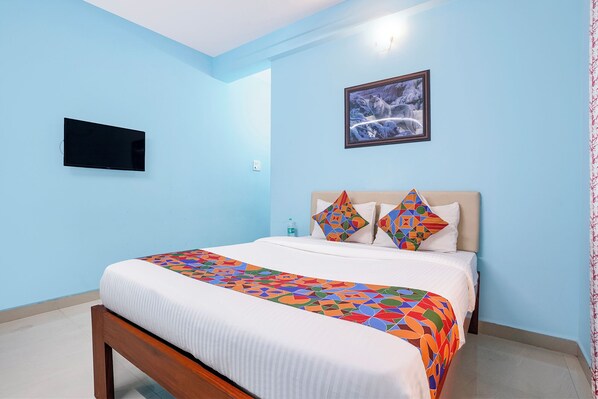 Egyptian cotton sheets, premium bedding, in-room safe, free WiFi - Fabhotel Shadowline (Panaji)