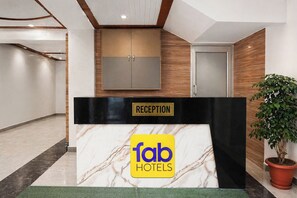 Reception - Fabhotel Dev Ganga Retreat (Rishikesh)