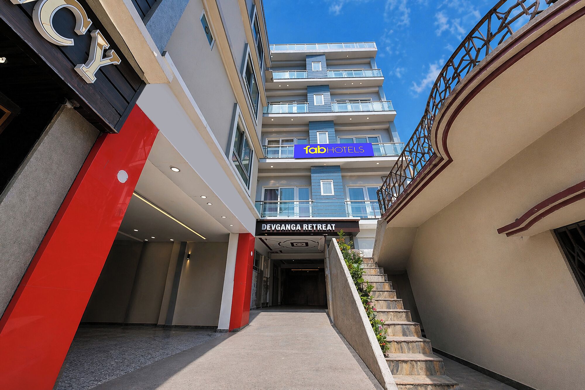 Mặt tiền nơi lưu trú