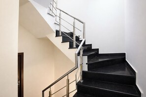 Staircase - Fabhotel Celebrity Inn (New Delhi)
