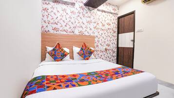 Egyptian cotton sheets, premium bedding, in-room safe, free WiFi