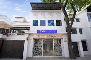 Front of property - Via White Star (Mumbai)