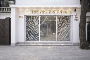 Property entrance - Via White Star (Mumbai)