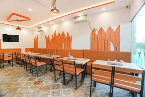 Restaurant - Fabhotel Grand & Resorts (Tirupporur)