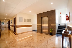 Lobby - Fabhotel Grand & Resorts (Tirupporur)