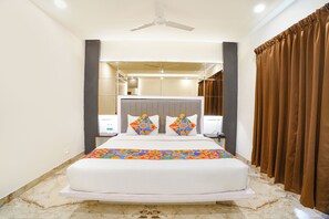 Egyptian cotton sheets, premium bedding, in-room safe, free WiFi - Fabhotel Grand & Resorts (Tirupporur)