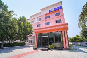 Vista frontal de la propiedad