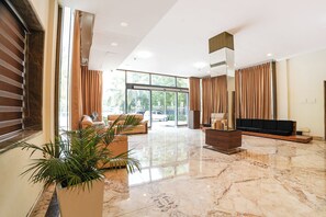 Lobby sitting area - Fabhotel Grand & Resorts (Tirupporur)