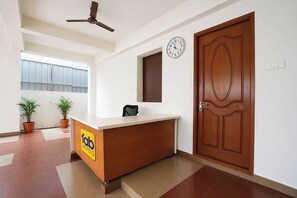 Reception - Fabhotel Mm Home Stay (Chennai)
