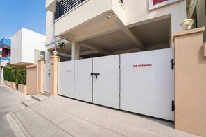 Property entrance - Fabhotel Mm Home Stay (Chennai)