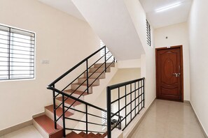 Staircase - Fabhotel Mm Home Stay (Chennai)