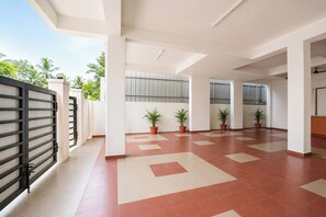 Property entrance - Fabhotel Mm Home Stay (Chennai)