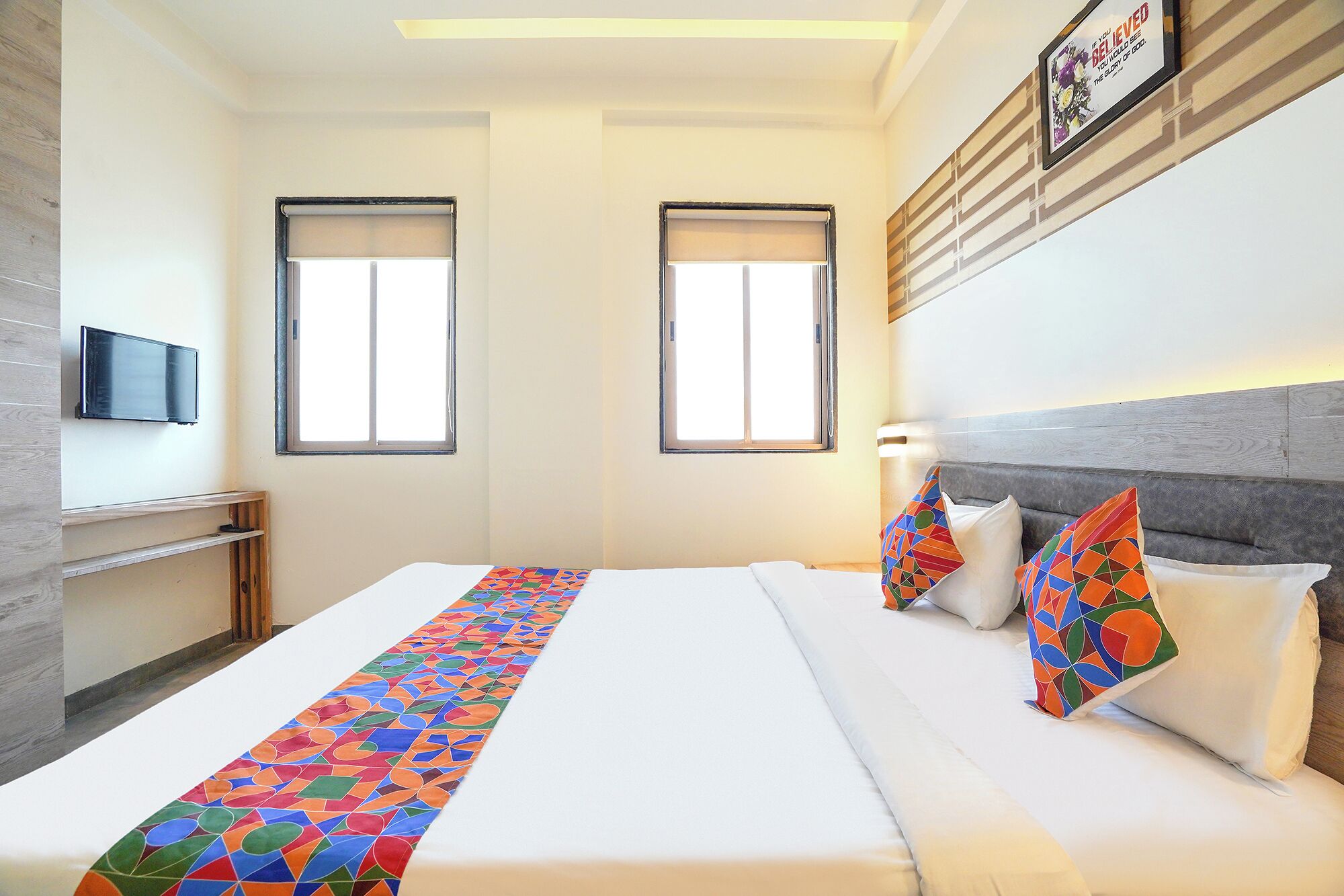 Egyptian cotton sheets, premium bedding, in-room safe, free WiFi