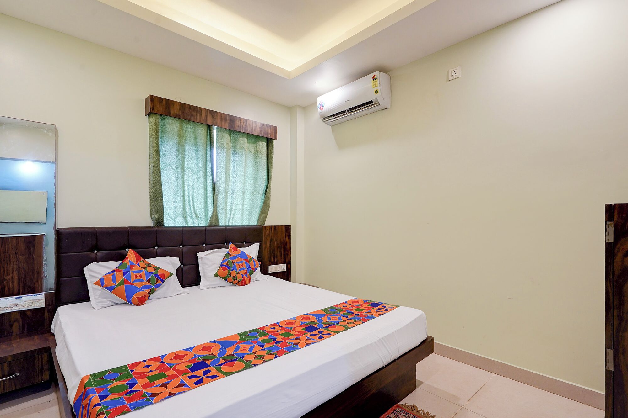 Egyptian cotton sheets, premium bedding, in-room safe, free WiFi