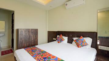 Deluxe Room | Egyptian cotton sheets, premium bedding, in-room safe, free WiFi