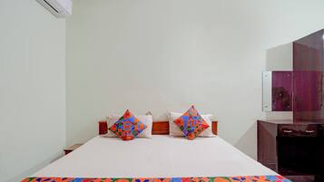 Egyptian cotton sheets, premium bedding, in-room safe, free WiFi