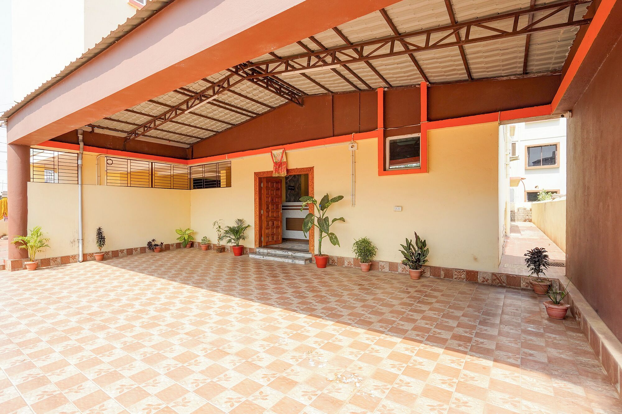Entrada al alojamiento