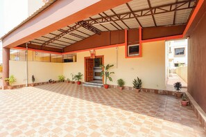 Entrada al alojamiento
