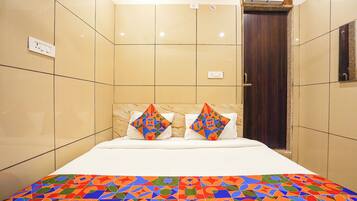 Egyptian cotton sheets, premium bedding, in-room safe, free WiFi