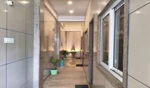 Lobby - Fabhotel Blue Bells (Lucknow)