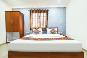 Egyptian cotton sheets, premium bedding, in-room safe, free WiFi - Fabhotel The Cozy Stay (Indore)
