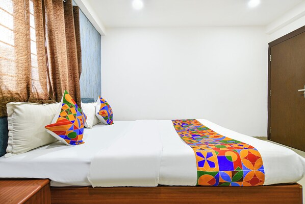 Egyptian cotton sheets, premium bedding, in-room safe, free WiFi - Fabhotel The Cozy Stay (Indore)