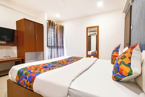 Egyptian cotton sheets, premium bedding, in-room safe, free WiFi - Fabhotel The Cozy Stay (Indore)