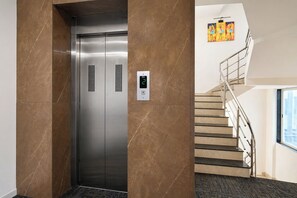 Elevator - Fabhotel The Muffet (Indore)