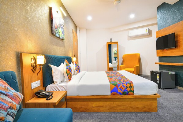 Egyptian cotton sheets, premium bedding, in-room safe, free WiFi - Fabhotel The Muffet (Indore)