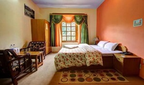 Egyptian cotton sheets, premium bedding, in-room safe, free WiFi - Fabhotel Ballu’S Cafe & Resort (Manali)