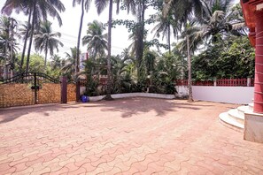 Property entrance - Fabhotel Triple Beach House (Morjim)