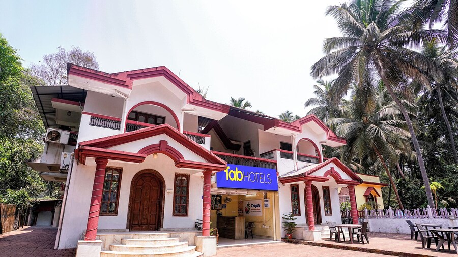 Fabhotel Triple Beach House