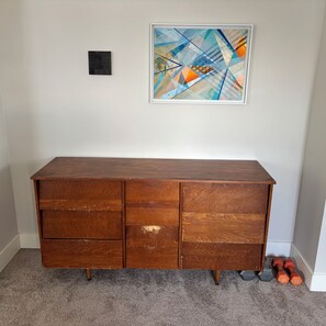 Interior - Kid Friendly Surrey House with Backyard (Surrey)