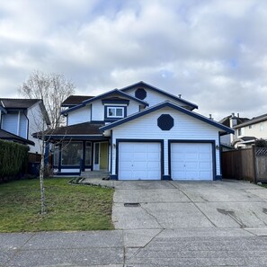Exterior - Kid Friendly Surrey House with Backyard (Surrey)
