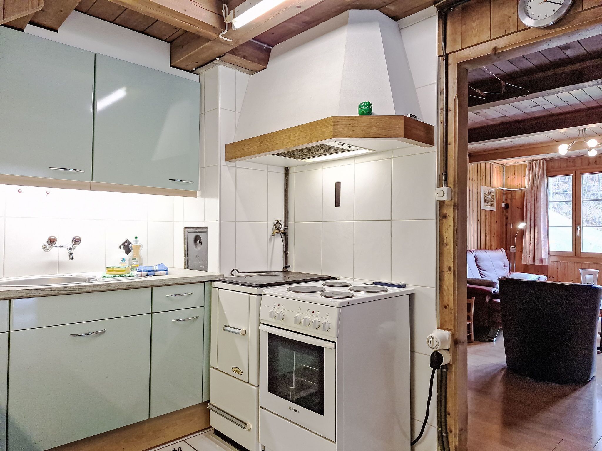 Kühlschrank, Ofen, Kochgeschirr/Geschirr/Besteck