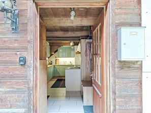 Fridge, oven, cookware/dishes/utensils