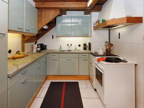 Frigorifero, forno, pentole/stoviglie/utensili