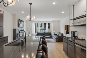 Interior - Stylish retreat ft. rooftop lounge w/ tub & views! (Nashville)