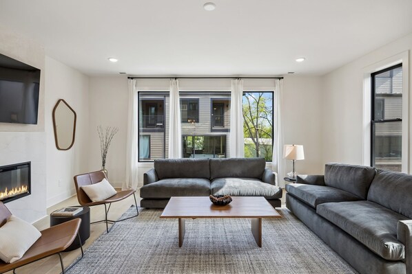 Living area - Luxe home w/ rooftop lounge & hottub near downtown (Nashville)